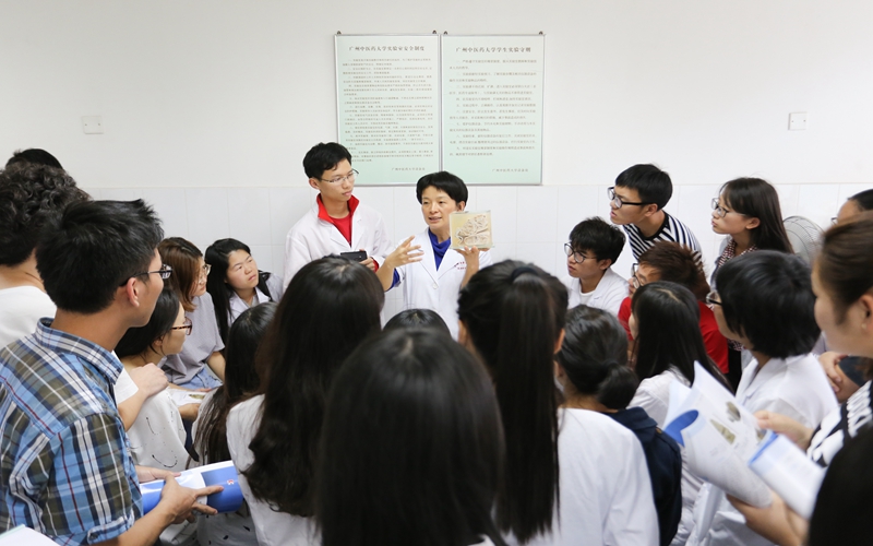 2023年内蒙古考生多少分可以上广州中医药大学公共事业管理专业？