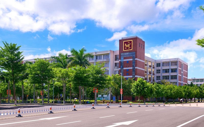 海南经贸职业技术学院大数据与财务管理专业在重庆招生录取分数(物理类)：381分