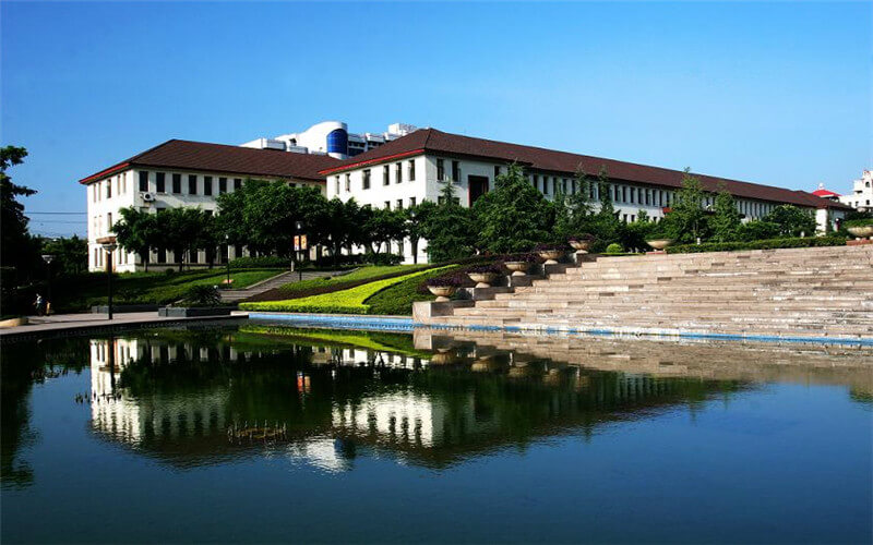 2023年浙江考生多少分可以上重庆医科大学中药学专业？