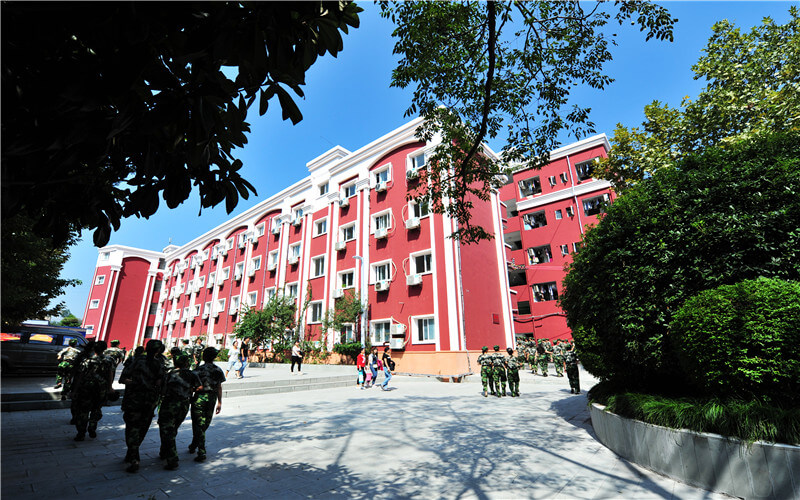 2023年重庆幼儿师范高等专科学校在湖南招生专业有哪些？学费是多少？