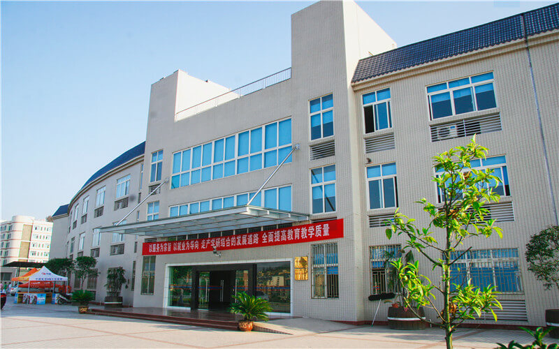 河北物理类考生排多少名可以上重庆财经职业学院电子商务专业?