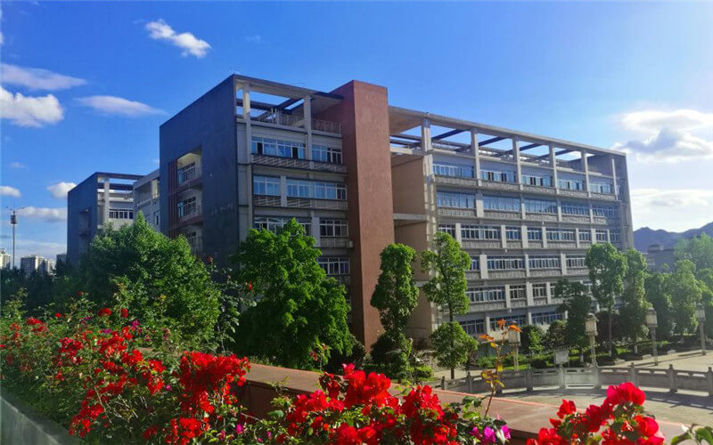 河北物理类考生排多少名可以上重庆医药高等专科学校医学检验技术专业?