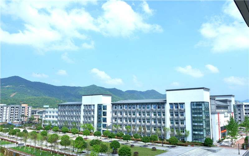 2023年重庆考生多少分可以上重庆商务职业学院旅游类专业？