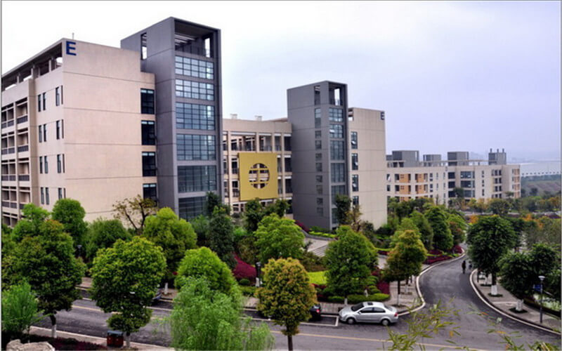 重庆工业职业技术学院计算机类专业在重庆招生录取分数(物理类)：409分