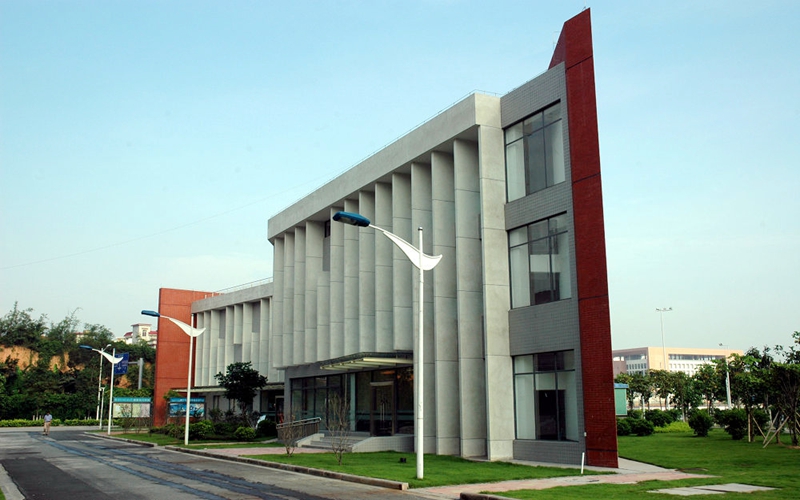 2023年广东外语外贸大学在云南招生专业有哪些？学费是多少？