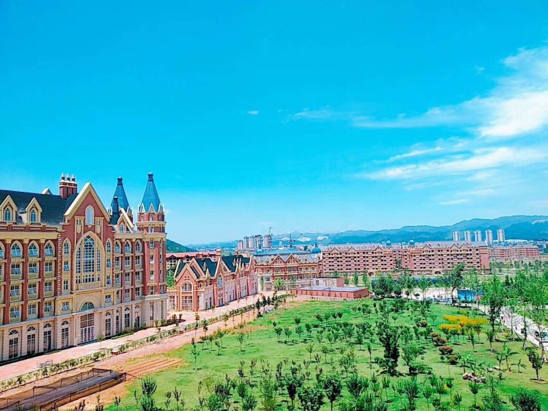 2023年贵州黔南经济学院在河南招生专业有哪些？学费是多少？