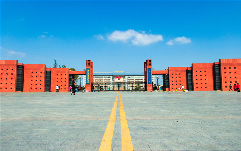 2023年河北考生多少分可以上郑州大学通信工程（中外合作办学）专业？