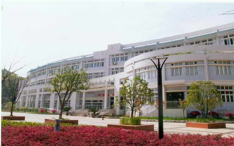 内蒙古文科考生排多少名可以上湖北师范大学旅游管理与服务教育专业?