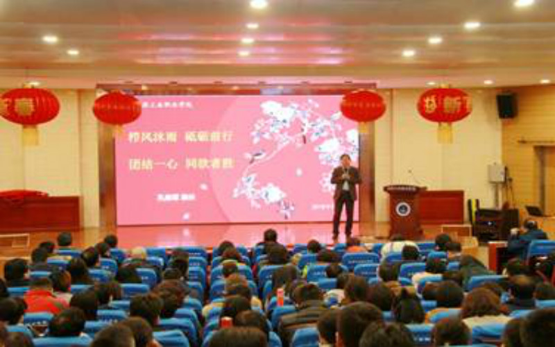 2023年天津工业职业学院在青海招生专业有哪些？学费是多少？