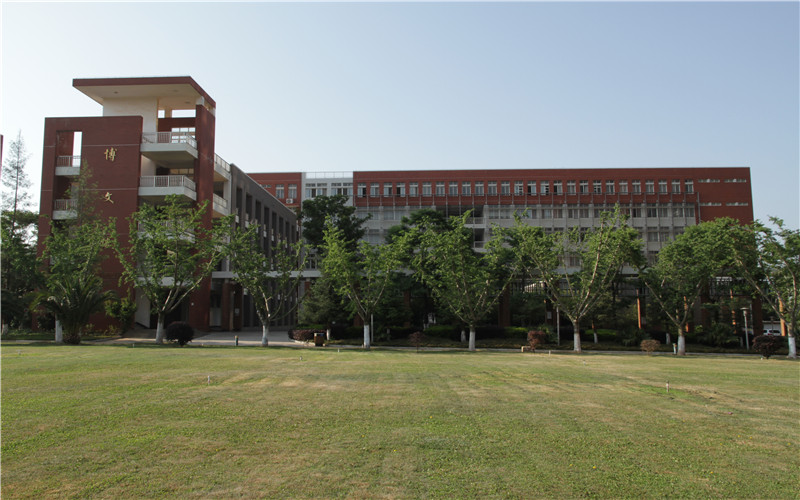 昆明理工大学信息管理与信息系统专业在浙江招生录取分数(综合)：589分