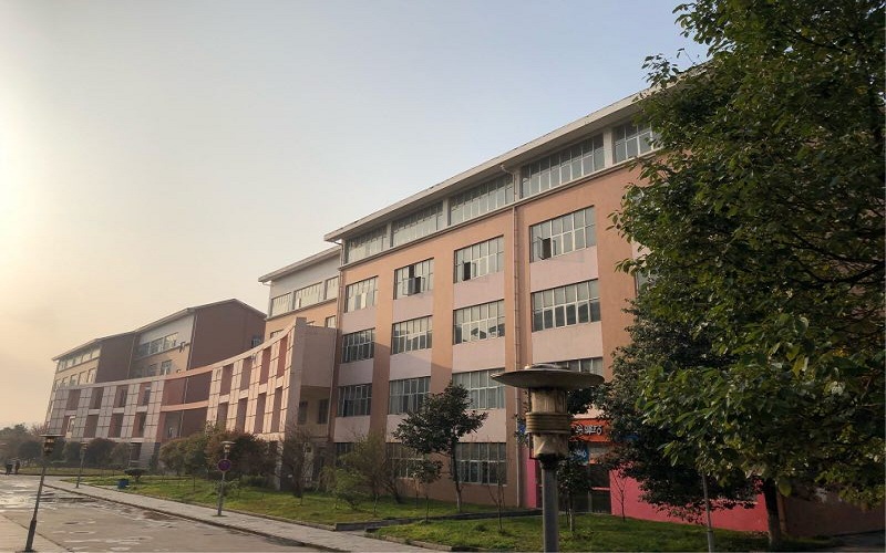 【2022高考参考】贵州医科大学神奇民族医药学院2021年广西最低录取分数及位次