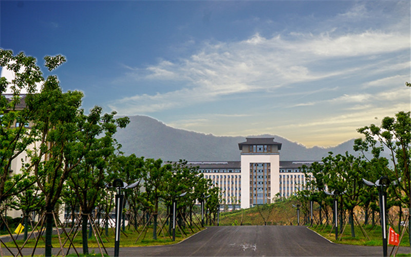 山东综合考生排多少名可以上镇江市高等专科学校学前教育（师范类）专业?