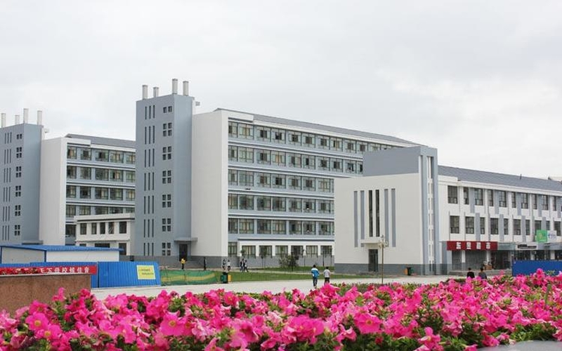 2023年白银矿冶职业技术学院在宁夏招生专业有哪些？学费是多少？