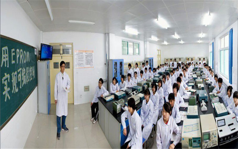 济南护理职业学院药品生产技术专业在山东招生录取分数(综合)：406分