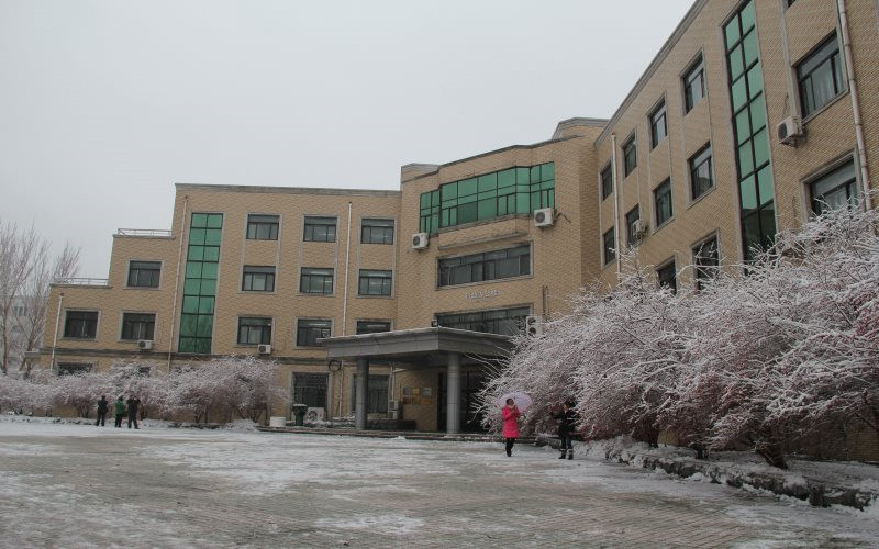 2023年内蒙古考生多少分可以上哈尔滨学院化学（师范类）专业？