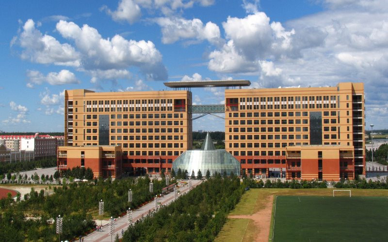2023年内蒙古考生多少分可以上黑龙江科技大学采矿工程专业？