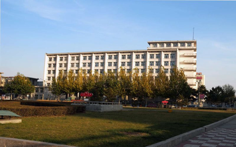 内蒙古理科考生排多少名可以上哈尔滨理工大学经济学类专业?