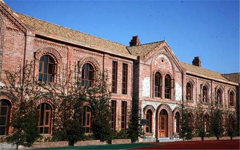 多少分可以上四川国际标榜职业学院？四川国际标榜职业学院2022年在新疆各招生专业录取分数汇总
