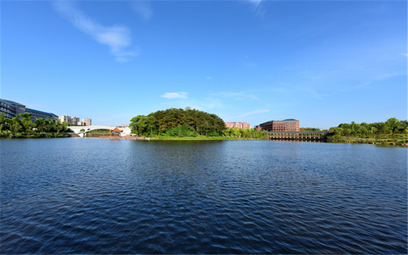 湖南科技大学潇湘学院新闻学专业在重庆招生录取分数(历史类)：476分