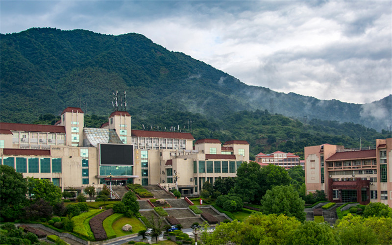 辽宁物理类考生排多少名可以上湘南学院数学与应用数学（师范类）专业?