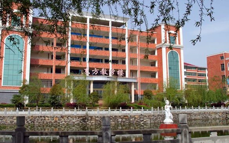 南昌理工学院建筑装饰工程技术专业在浙江招生录取分数(综合)：462分