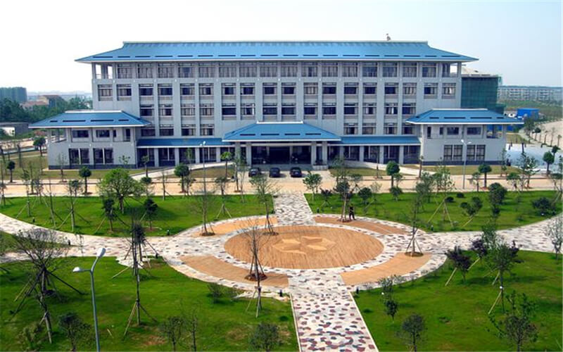 2023年辽宁考生多少分可以上湖北中医药大学制药工程专业？