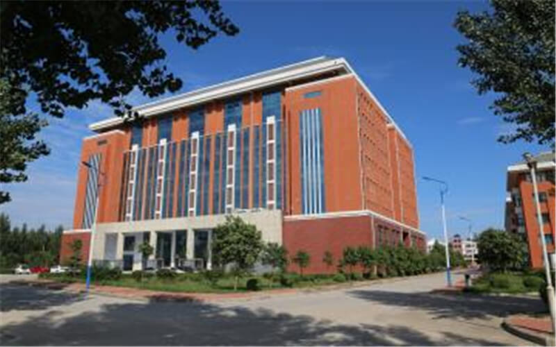 2023年鹤壁能源化工职业学院在河南招生专业有哪些？学费是多少？