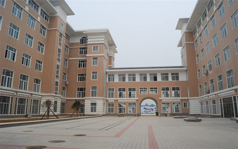 2023年信阳涉外职业技术学院在河北招生专业有哪些？学费是多少？