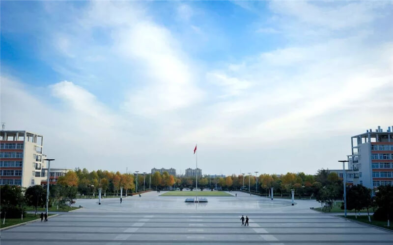 2023年许昌职业技术学院在甘肃招生专业有哪些？学费是多少？
