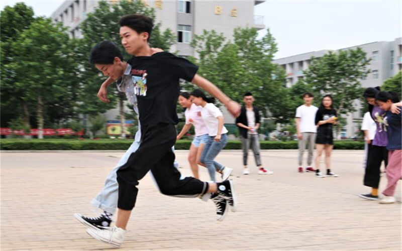 2023年许昌电气职业学院在河南招生专业有哪些？学费是多少？