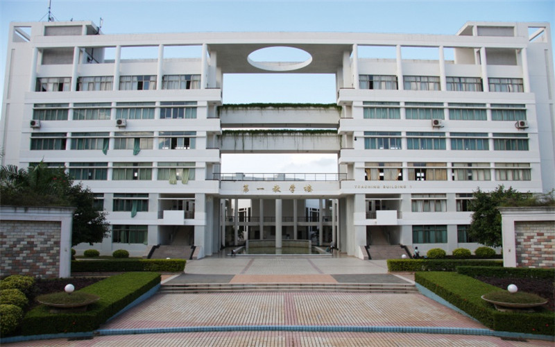 2023年海南医学院在江西招生专业有哪些？学费是多少？