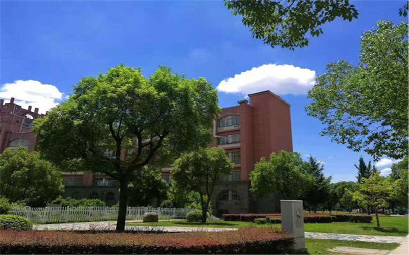 2023年金华职业技术学院在四川招生专业有哪些？学费是多少？