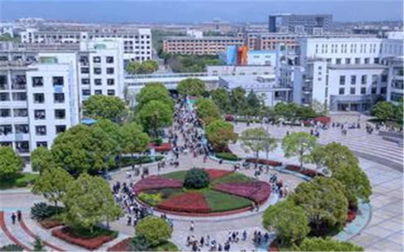 2023年浙江考生多少分可以上衢州职业技术学院金融服务与管理专业？