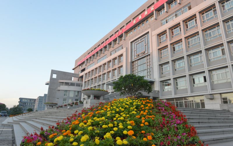 内蒙古师范大学土地资源管理专业在内蒙古招生录取分数(理科)：447分