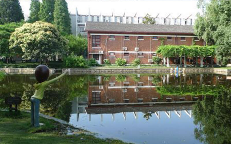 2023年上海师范大学在江西招生专业有哪些？学费是多少？