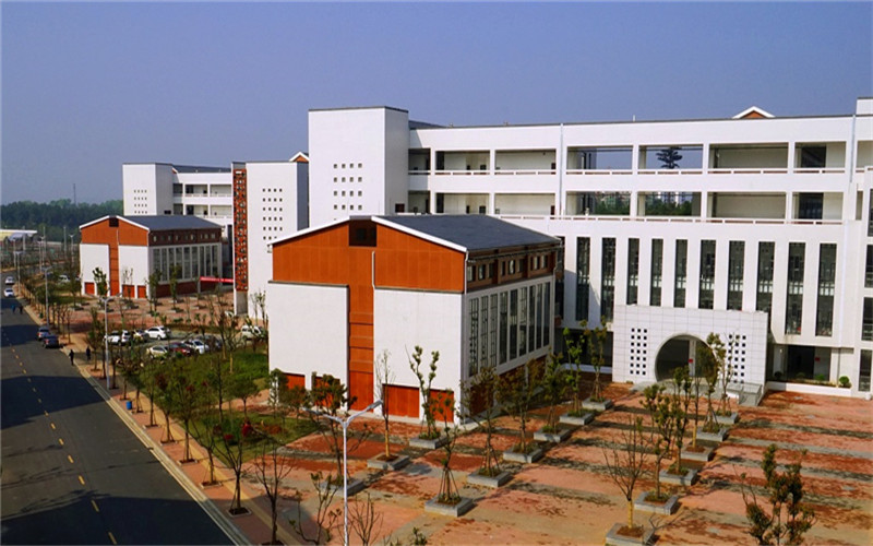 2023年重庆考生多少分可以上吉安职业技术学院智能光电技术应用专业？