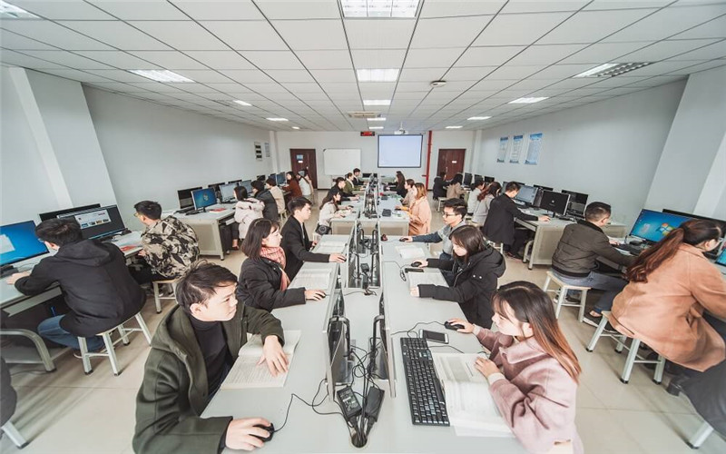 重庆工程学院计算机类（软件）专业在重庆招生录取分数(物理类)：428分