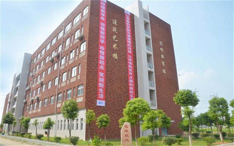 2023年江西工业职业技术学院在青海招生专业有哪些？学费是多少？