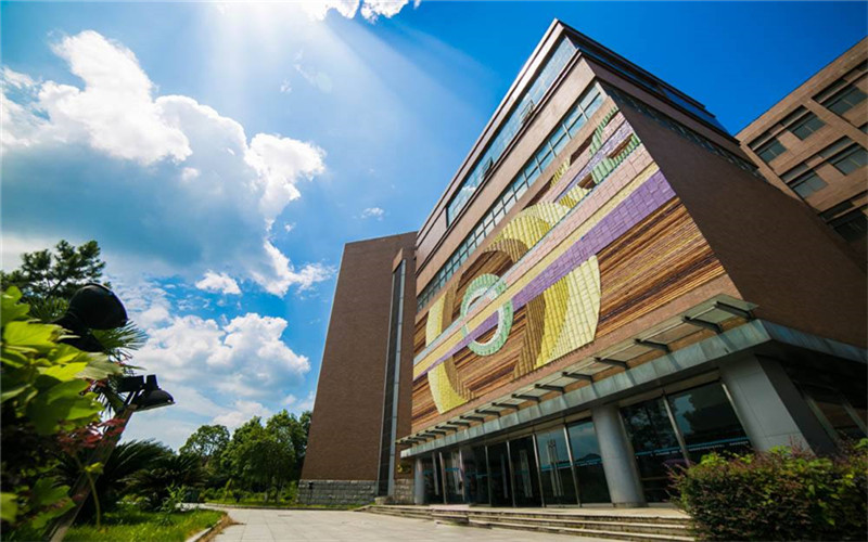 景德镇陶瓷大学科技艺术学院电子商务专业在重庆招生录取分数(物理类)：432分