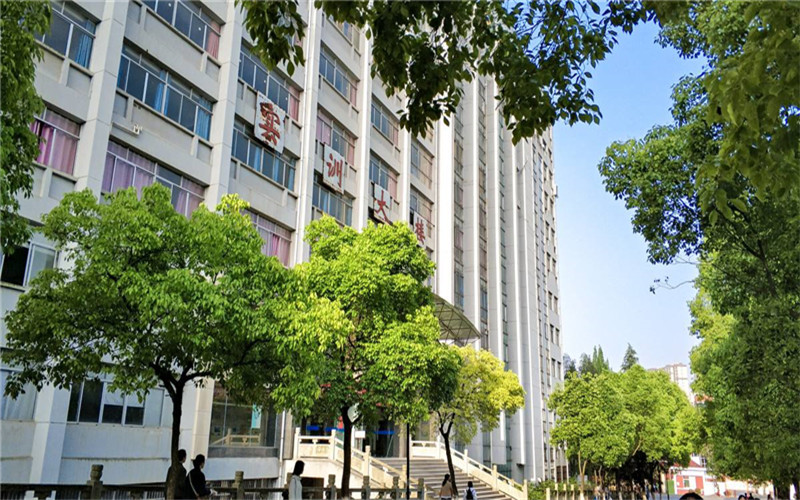 2023年宜春职业技术学院在云南招生专业有哪些？学费是多少？