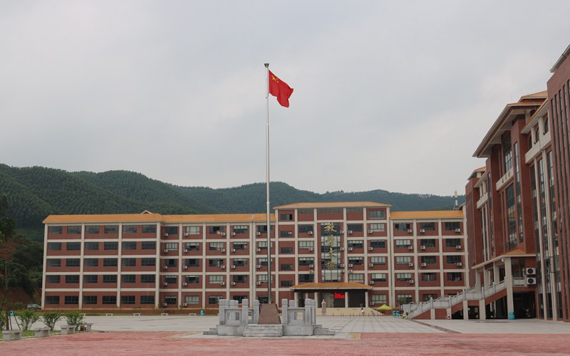 广州珠江职业技术学院护理专业在河北招生录取分数(物理类)：278分