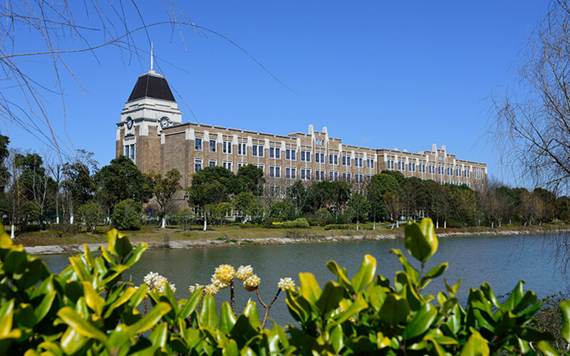 上海外国语大学贤达经济人文学院会计学（全英语教学班）专业在山东招生录取分数(综合)：469分