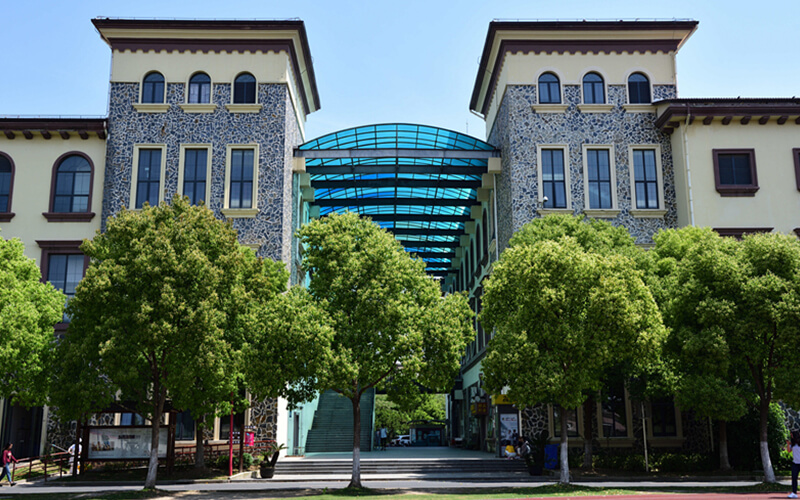 上海外国语大学贤达经济人文学院旅游管理专业在浙江招生录取分数(综合)：529分