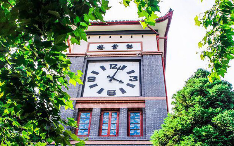 华东政法大学经济学类专业（一 ）录取分数线【新疆高考文科】