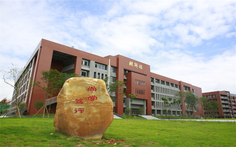 2023年长沙职业技术学院在陕西招生专业有哪些？学费是多少？