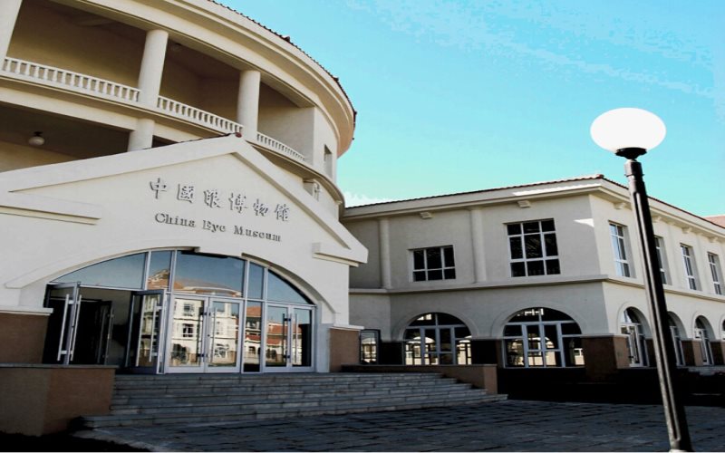 辽宁何氏医学院眼视光技术专业在重庆招生录取分数(物理类)：300分