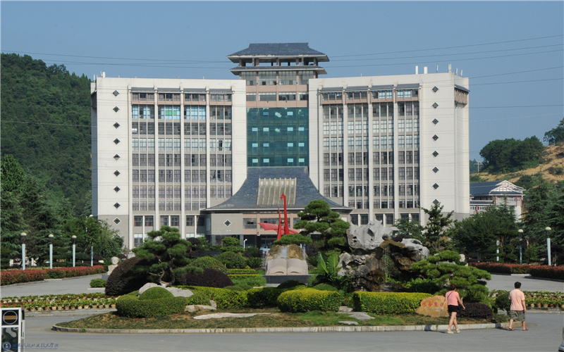 2023年湘西民族职业技术学院在湖南录取批次及录取分数参考