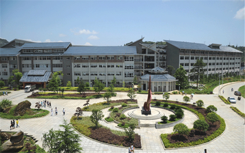 2023年湘西民族职业技术学院在西藏招生专业有哪些？学费是多少？