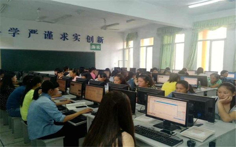 湖南高尔夫旅游职业学院电子商务专业录取分数线【重庆高考物理类】