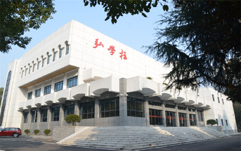 2023年湖南外国语职业学院在河南招生专业有哪些？学费是多少？